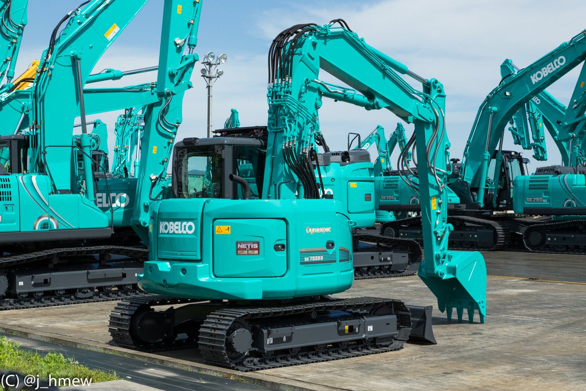 j_hmew's tweet photo. 【ふるさと五日市だより】
違和感のあるSK75SRD-3
何かおかしいと思えば作業機がロング仕様になってるという。
オマケも付けとるけど怖いぞ、こりゃ。 https://t.co/4ENs2wMqn3