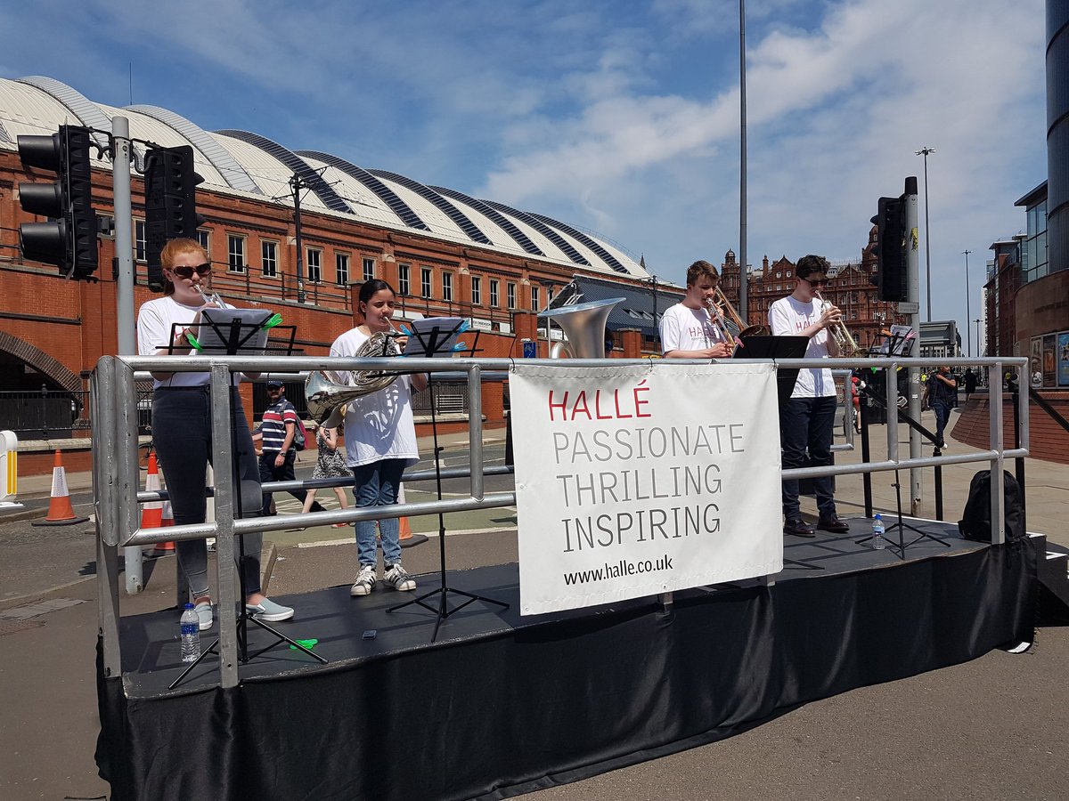 LTEgrp's tweet photo. So much support along the route at the Great Manchester Run @Great_Run @LTEgrp @ucenmcr @TotalPeople @TheMcrCollege @Novuschange @MOLlearn #HowardHouse #GreatManchesterRun @FrancisHouseCH @thekirstyclub https://t.co/h8rDHnEUgU