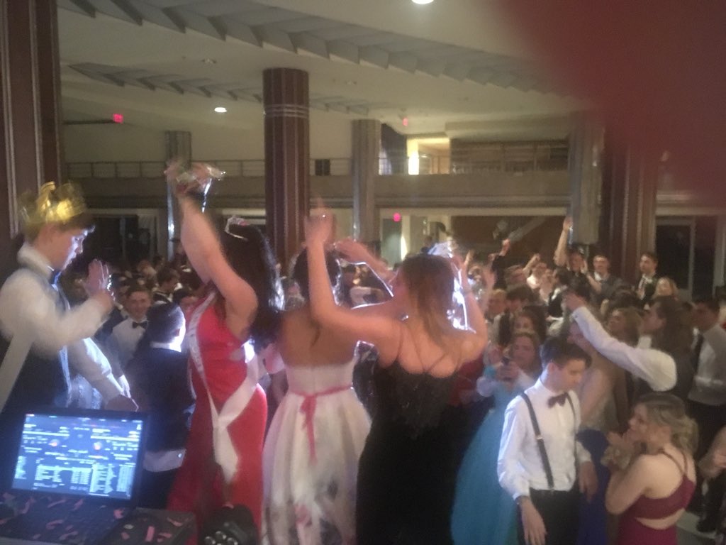 Bacon2019's tweet photo. So much fun at Junior Prom last night!! https://t.co/8YVQ2qH7Cj