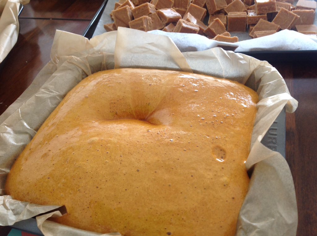 TheWeeFudgeCo's tweet photo. #SundayFunday here at WFHQ - making Honeycomb for the first time in a while! What do you call this? #PuffCandy #CinderToffee #Honeycomb https://t.co/0IzRfRnDcr