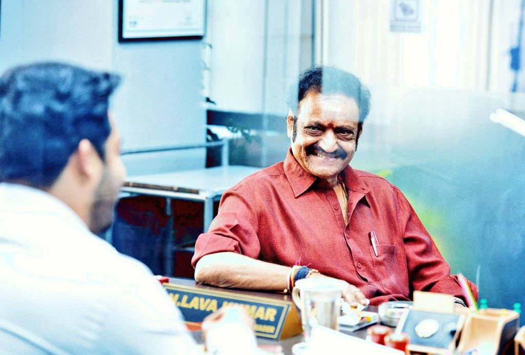 tarak9999FANS's tweet photo. NTR with Hari Krishna Garu 😍
#HappyBirthdayNTR https://t.co/3qnR7qlE66