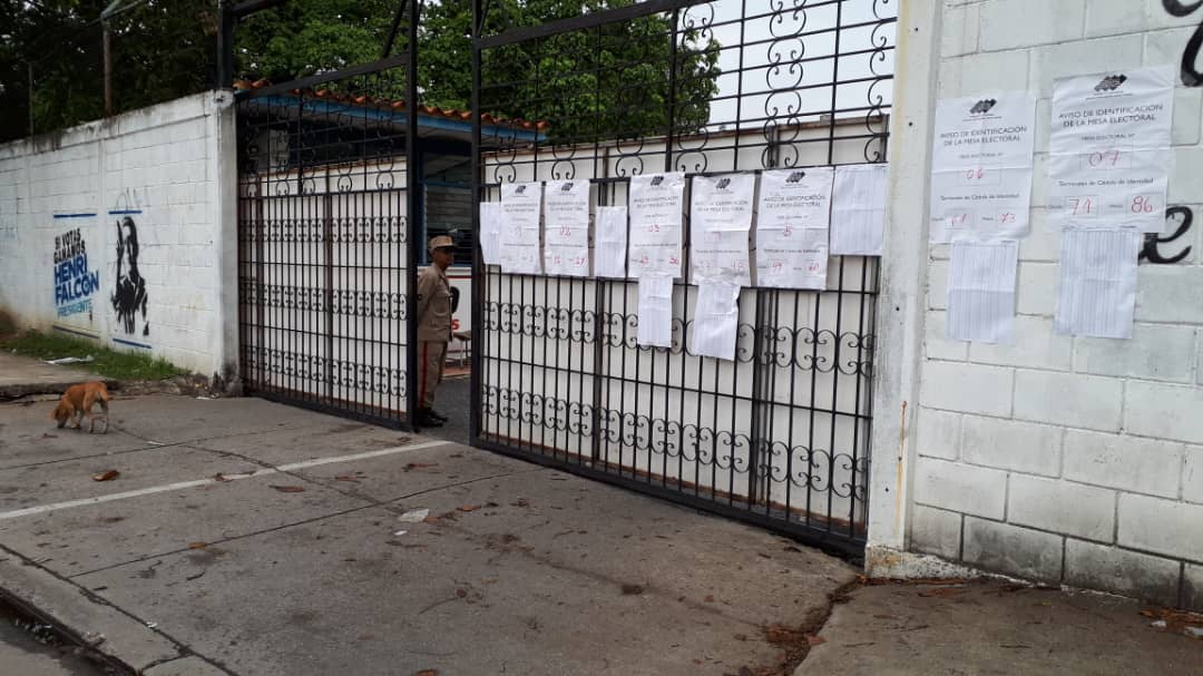 TeLoCuentoNews's tweet photo. #20May #Venezuela Imágenes de centros electorales del este de #Barquisimeto estado #Lara Vía: @carlosi_suarez https://t.co/PaT4pKwtoI