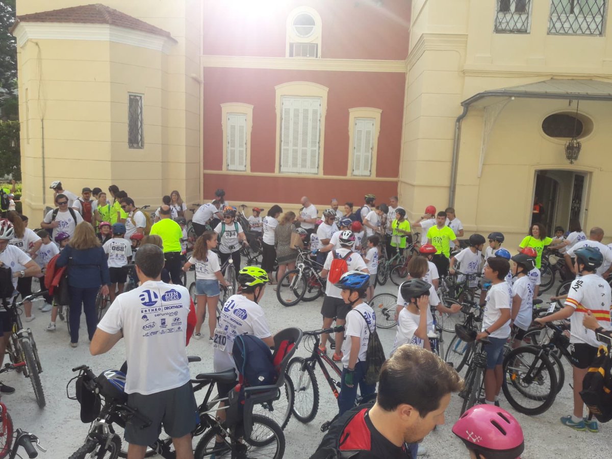 ColegioLimonar's tweet photo. Un día excelente de #solidaridad y #deporte https://t.co/tCFqihycYj