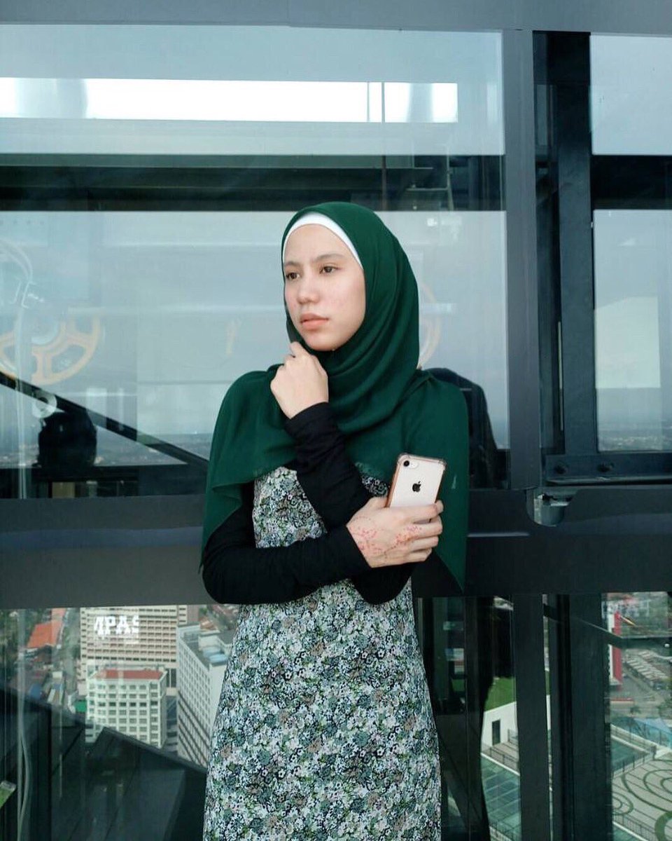 zuliaa87's tweet photo. Ni haa betina tak tau malu nak rampas laki aku. Sangap konek betina ni.. https://t.co/p79bGsx7mG