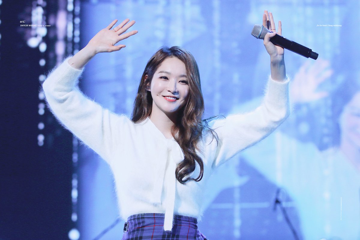 _02140803's tweet photo. 2015 winter hug #강민경 @iamkmk 

https://t.co/HngNGTKb7F
https://t.co/HJD8rSDYYP https://t.co/2XlZYsoOVh