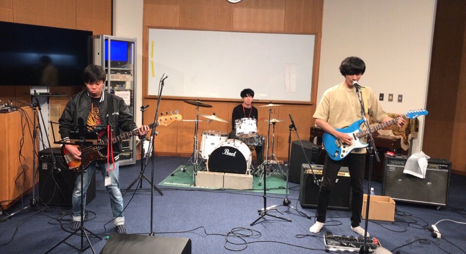 昨日は新入生歓迎ライブにお越しいただいた皆様ありがとうございました！😍

私たちはまだまだ部員募集してるので、なんも説明会とか行ってないよって子もどんどん連絡ください！！

募集パートは、ボーカル・ギター・ベース・ドラム・そして新たにキーボードを追加します！

お待ちしてまーーす！！😊