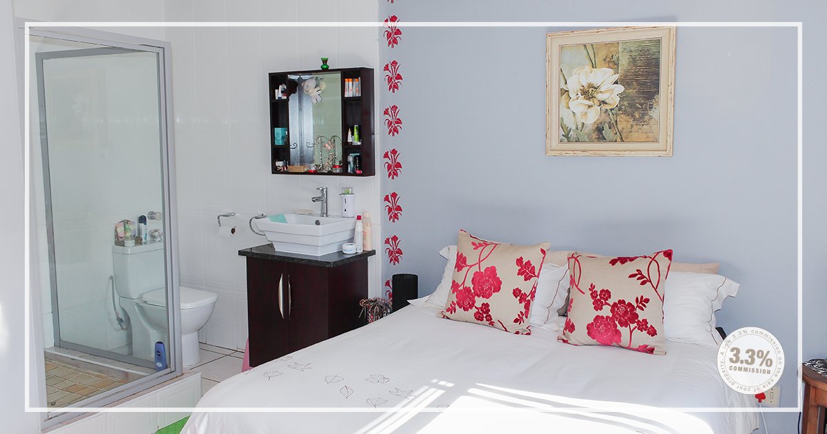 ConlonProp's tweet photo. #EASTLONDON #NEWRELEASE

Asking: R995 000
Size: 1102sqm
3 beds | 2 baths | pool | double garage | outbuildings (flatlet potential)
#HavenHills

https://t.co/NUssVwMHUk

#ConlonProp #EastLondonProperties #ForSale #ThreePointThree #HomeSale #HouseHunting #Property #ExclusiveMandate https://t.co/cRAMtf1hl3