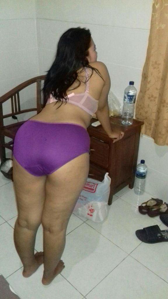 Alamaaak indah banget pantat mu tante 💦