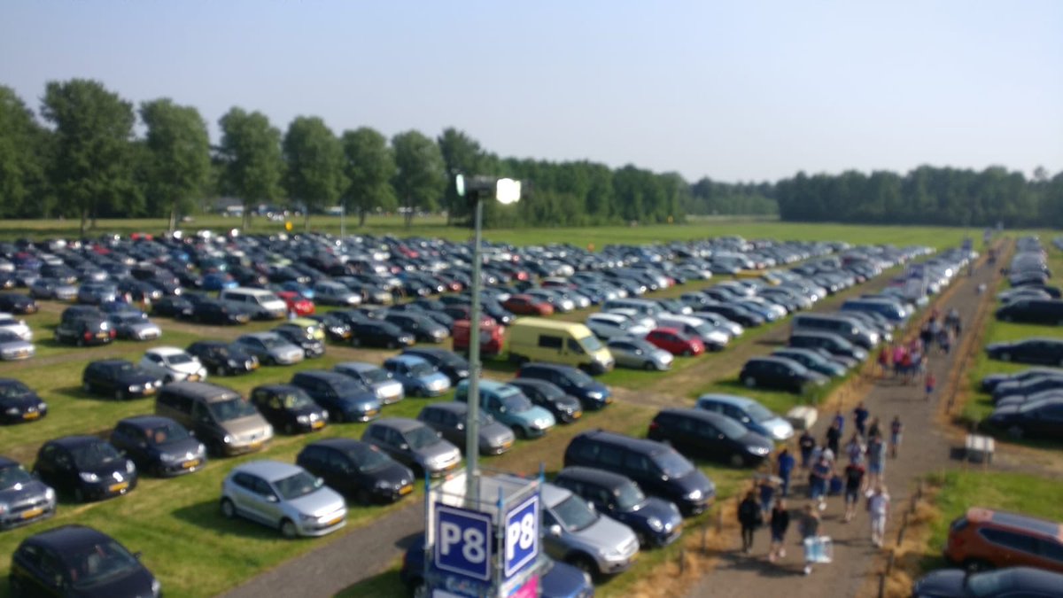 Ruim 10.000 voertuigen staan geparkeerd op het zuid terrein! Bedankt voor u geduld en geniet van de ☀️ vandaag!