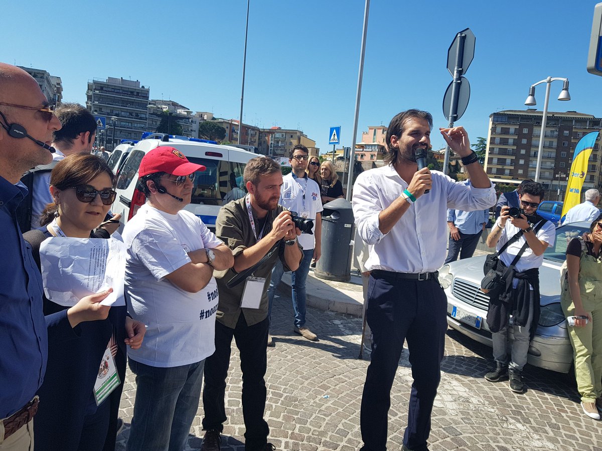 No duro, senza sconti, al gioco d'azzardo #Portidiaterra
Non c'è #ludopatia, non esiste gioco, nell'azzardo, parliamo di #azzardopatia <a href="/LucaRaffaele1/">Luca Raffaele</a>
<a href="/Slotmob/">Slotmob</a> Buona festa delle #Relazioni 🤗 #votocolportafoglio <a href="/bruniluis/">Luigino Bruni</a> <a href="/Leonardobecchet/">Leonardo Becchetti</a> <a href="/carlogiustino/">carlo cefaloni</a> <a href="/matteosalvinimi/">Matteo Salvini</a>