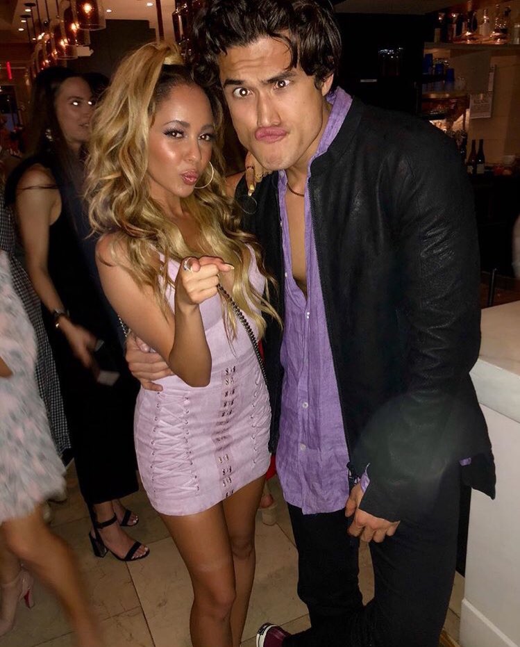 vanessamsource's tweet image. 