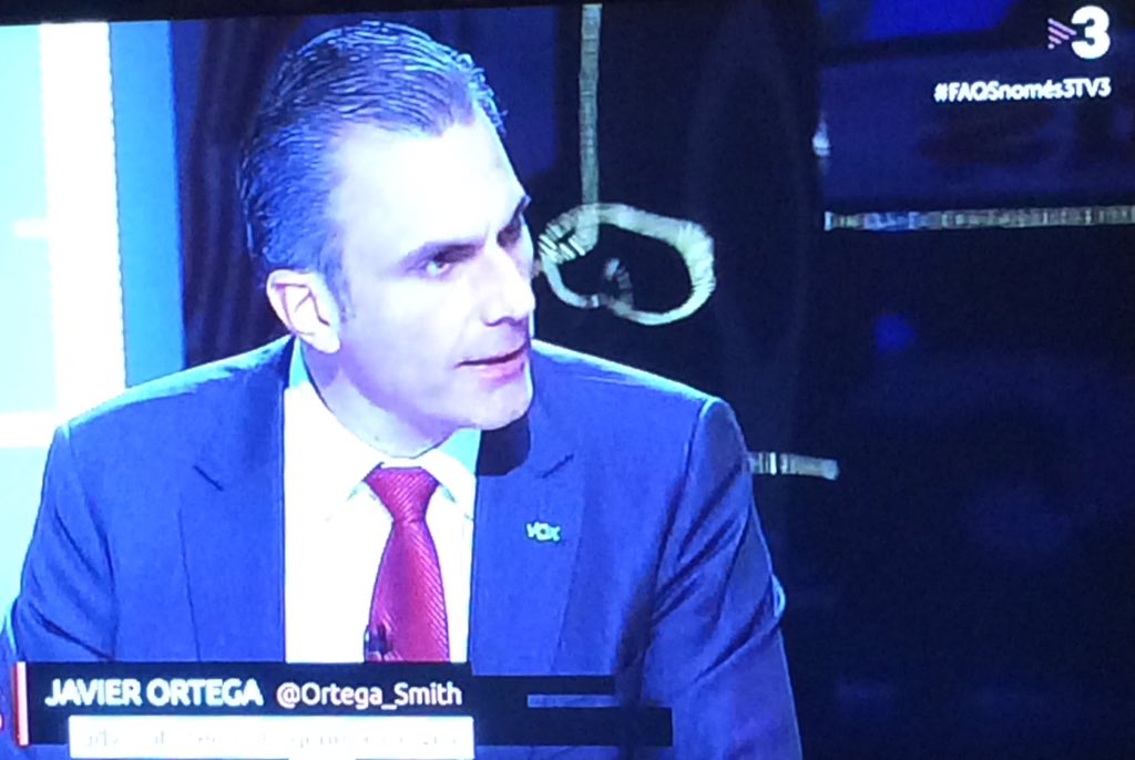 Bon dia <a href="/tv3cat/">TV3 és ara @Som3Cat</a> Jo estic disposada a colaborar per salvar TV3. Però si voleu demostrar tanta pluralitat, fins el punt que ens vinguin a insultar, manipular, mentir a casa nostra, no veig cap diferència en mirar la Sexta o qualsevol altre! #Prou