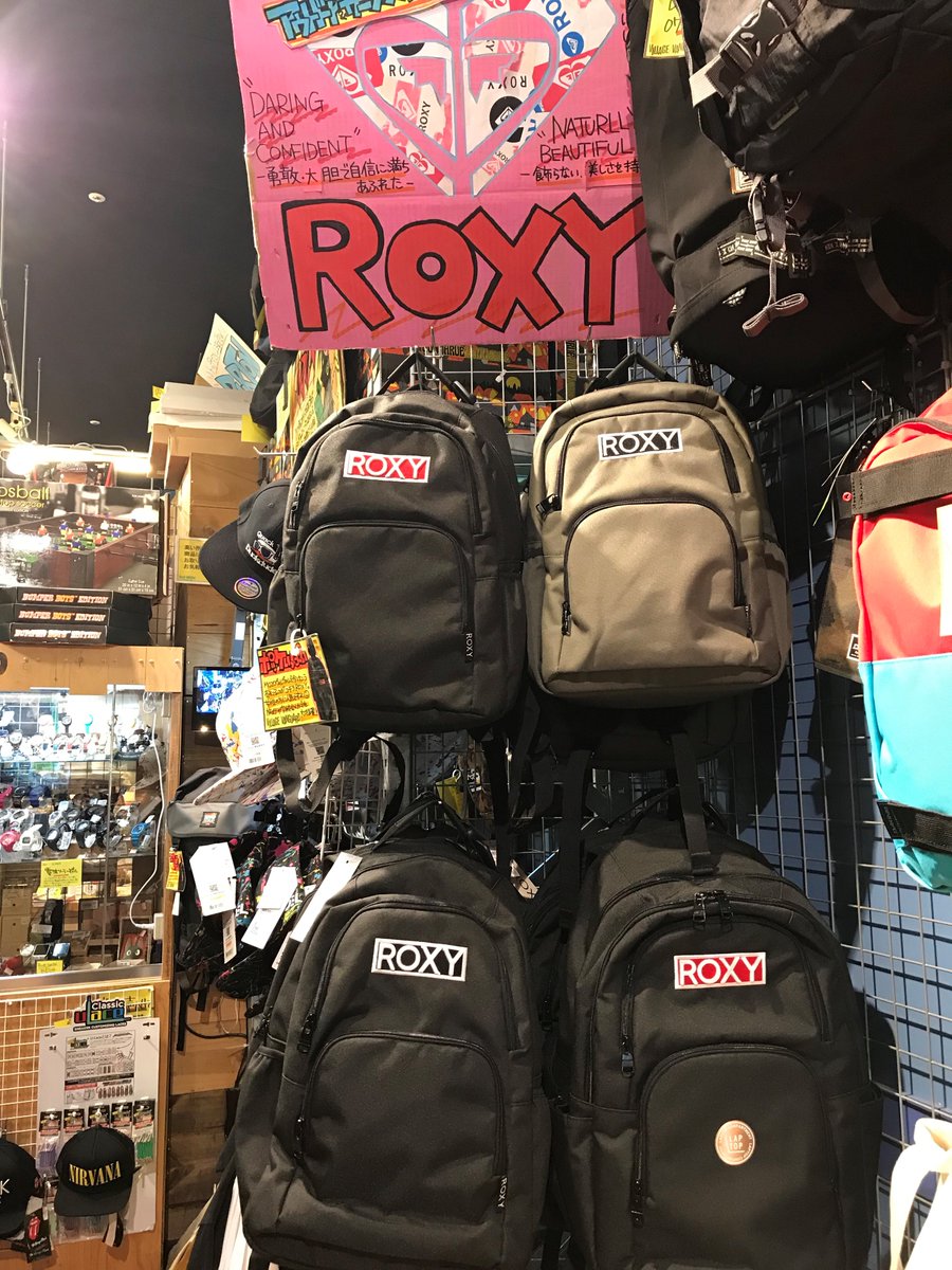 ヴィレッジヴァンガードmozo サーフブランドｒｏｘｙのリュック再入荷しました サイズは小柄な方にも嬉しい13 6ｌとたくさん入るｌの２種類 ダントツ人気はｂｏｘロゴ ロキシー Roxy