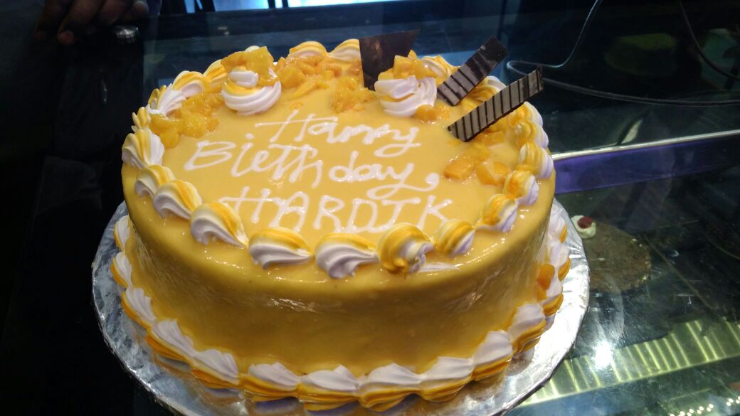 MangoesMumbai's tweet image. RT @CAKEHUNTCOM: Making Sunday, #Mangolicious... Enjoy Your Favorite #Alphonso in cake prepared by our bakers... Chocolate #Mango, Fresh Mango (Vanilla), Truffle Mango, Swiss Choco Mango, Mango Decadence, Mango Cheese Cake.....

#Cakehunt #Pune #Ahmedaba…