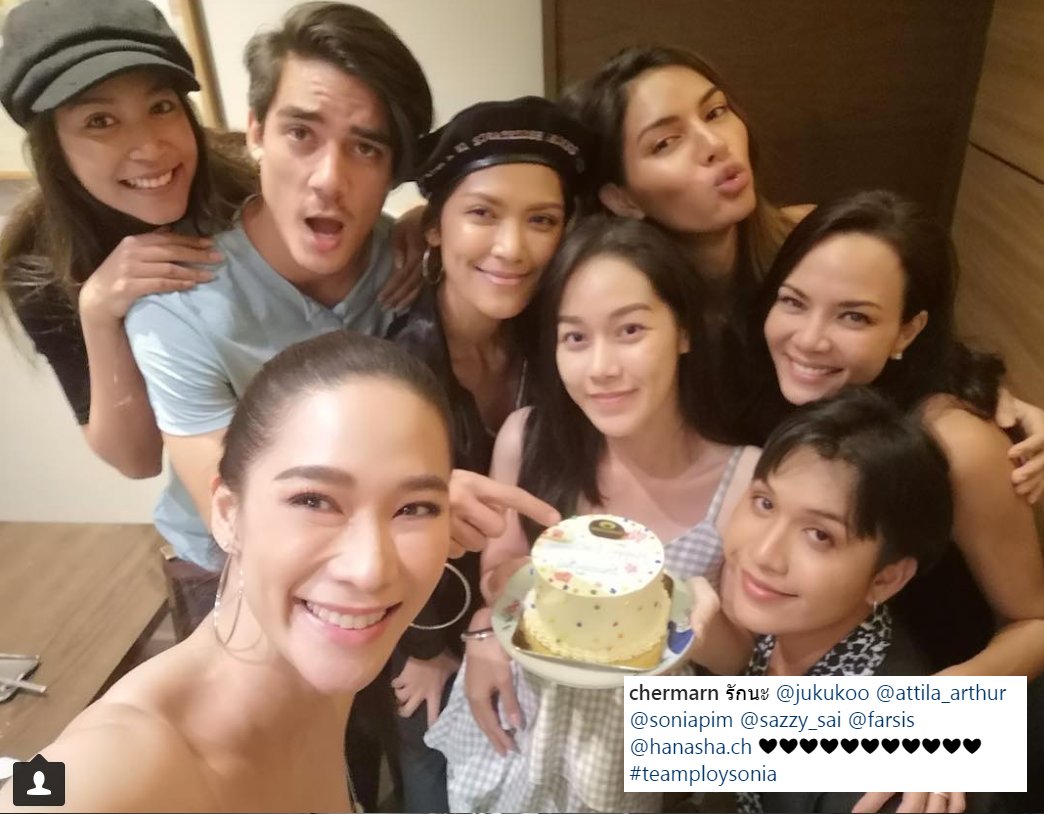 SeesanBunterng's tweet photo. 🔥พลอย เฌอมาลย์ ลงรูปปาร์ตี้ กับสมาชิกทีม The Face All Stars พลอย ซอนย่า หลังมีดราม่า จนเมนเทอร์พลอย ประกาศลาออกจากรายการ และ ไม่ไปร่วม Final Walk ด้านแฟนๆ Comment รักทีมพลอยซอนย่า และความเผ็ดและเป็นตัวแม่ของเมนเทอร์ พลอย และ เมนเทอร์ซอนย่า เรียกว่ายังรักกันดี

#TheFaceAllStars https://t.co/gxXekXluCR