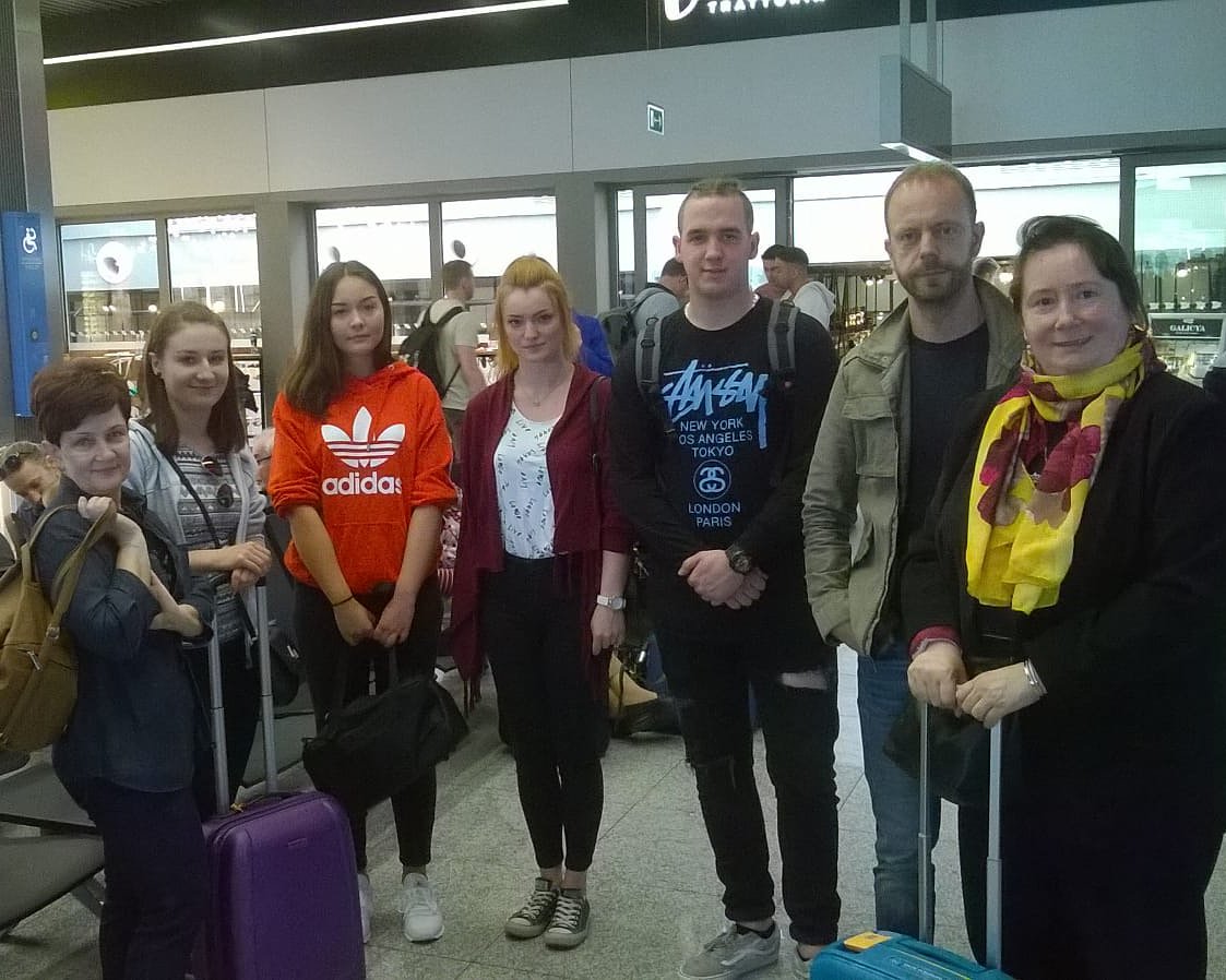 erasmushumanlab's tweet photo. Tercer equipo europeo camino a Aldaia! Polonia lista para salir #humanlabs #erasmusplus @MihaelaPetre11 @humanpola @aaliciaetw @corcega @sepiegob @ErasmusPlusInd https://t.co/5DJLeBrENi