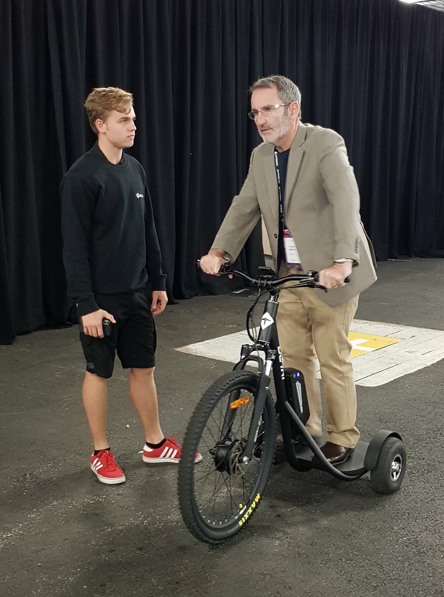 Balin_Be's tweet photo. It was an honour to meet @sbxr so happy that he loved the #dctri! #myriad2018 https://t.co/nId32OxoQK