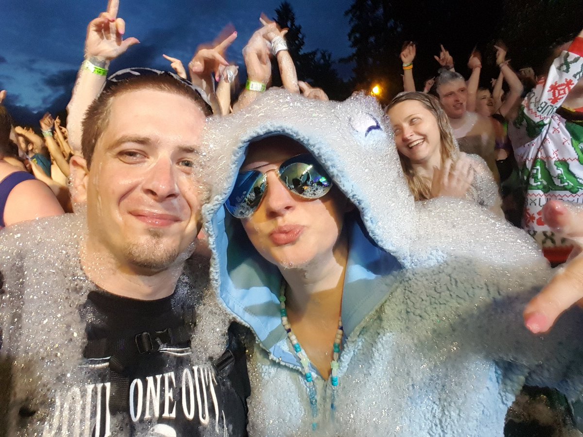 ForWarnED's tweet photo. @renee Enjoy EDC Nay Nay!!! Shout out from Foam Wonderland earlier tonight in Eugene OR. with Whipped Cream, BTSM, Eptic, and Zomboy. 💀💙💀🖤 https://t.co/uB5I8eTdJR
