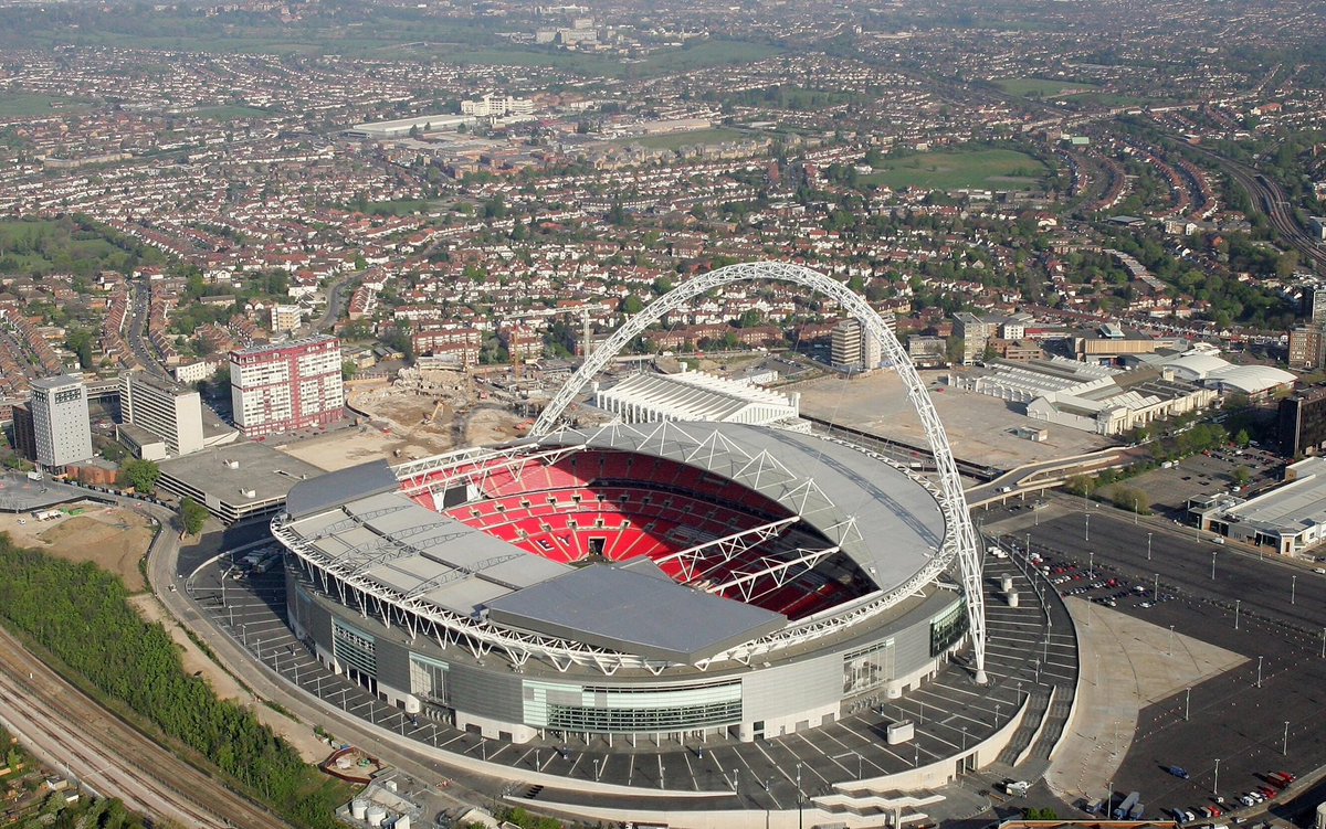 A massive good luck today to <a href="/bromleyfc/">Bromley FC</a> in the cup final at Wembley, the whole town are behind you 👍🏻👍🏻👍🏻 #BeckbromFL #Bromleyfc