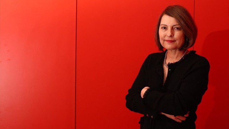 #ElAsesinoTímido es la nueva novela de la escritora catalana #ClaraUsón donde se cuenta el el oscuro episodio de la muerte de Sandra Mozarovski, actriz del cine del destape. Escucha la entrevista con Viki Román en bit.ly/2ISfeps