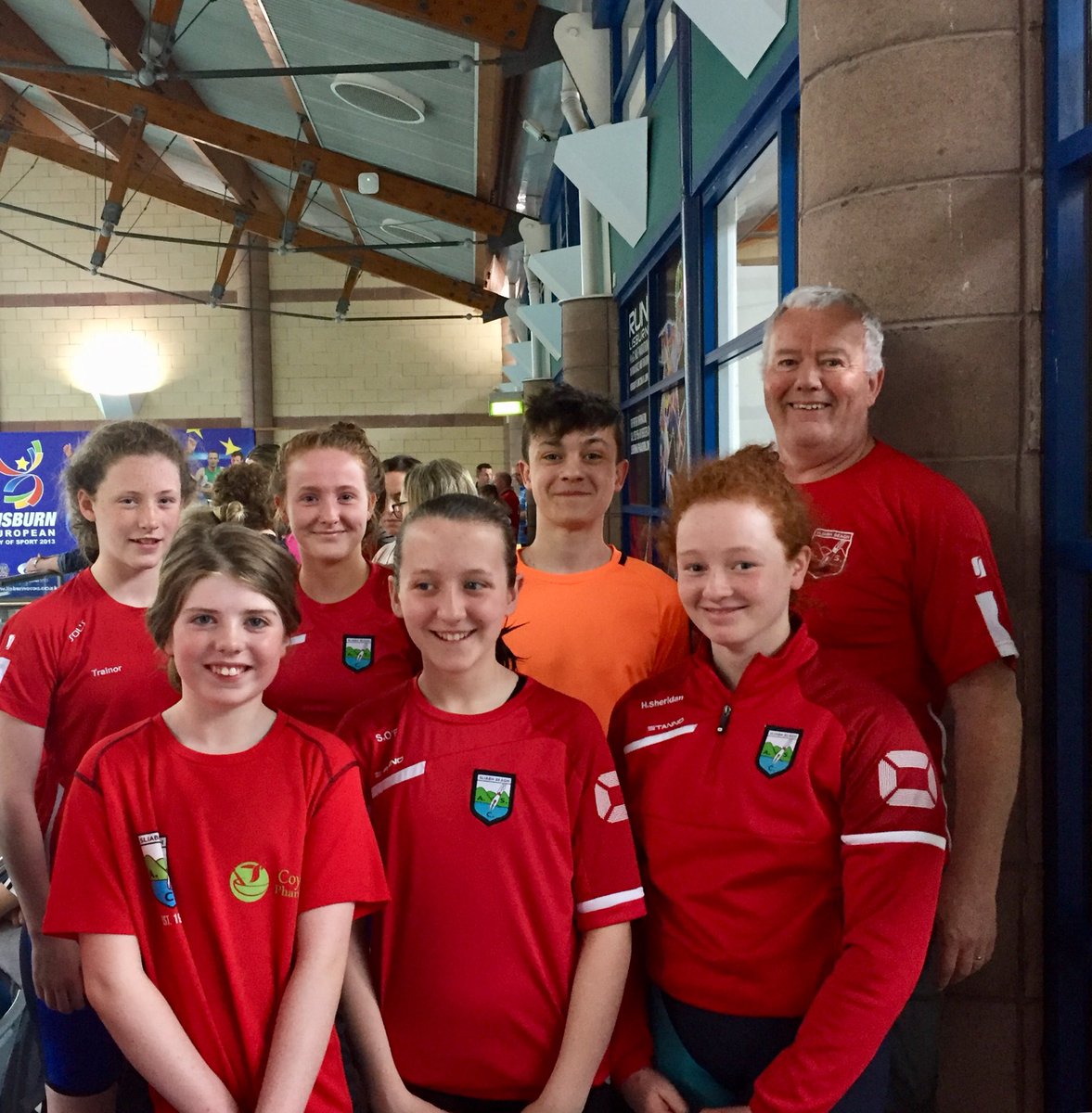 sliabhbeaghasc's tweet photo. Some prep talk from Head Coach Eamon before we start. Good Luck Katie, Adam, Caitriona, Aisling, Susie, Ellen & Hannah at the @SwimUlster #Dev4. #SwimFast #HaveFun 🏊♂️🏊🏻♀️🔴⚪️ #SUDEV4 https://t.co/kvnQJgeS9B