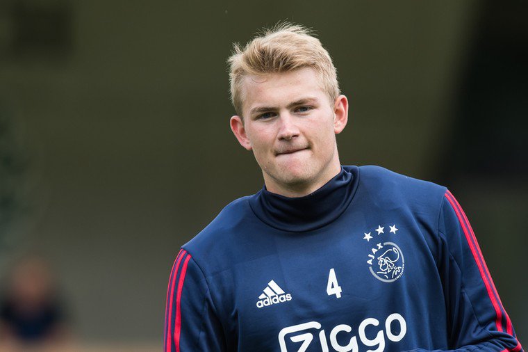 Tottenham Hotspur have had a €55million bid accepted by Ajax for defender Matthijs de Ligt. [@NicoSchira] #THFC