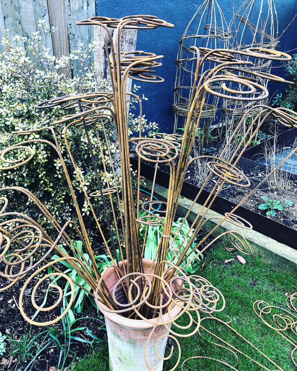 JulieSimmonds1's tweet photo. Last day of the stunning venue 10 on Priest Hill @CavArtsTrail with Alison of Florence Gardening opening 11-5. Fabulous homemade cakes, tea in stunning setting! #cavershamartstrail #LocalArts #Berkshire #RDGUK #ArtStudios #CreativityInCaversham #Caversham https://t.co/ALYsCCzvxH