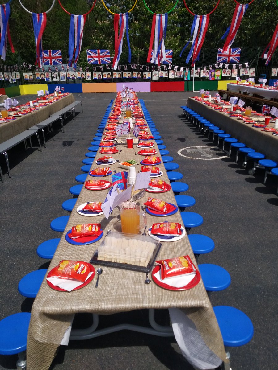 Great day at Pennthorpe Friday and the Royal couple paid a visit.<a href="/HolroydHowe/">Holroyd Howe</a> <a href="/smowenHH/">Stephen Mark Owen</a> <a href="/tinyd67/">martin Doyle</a>