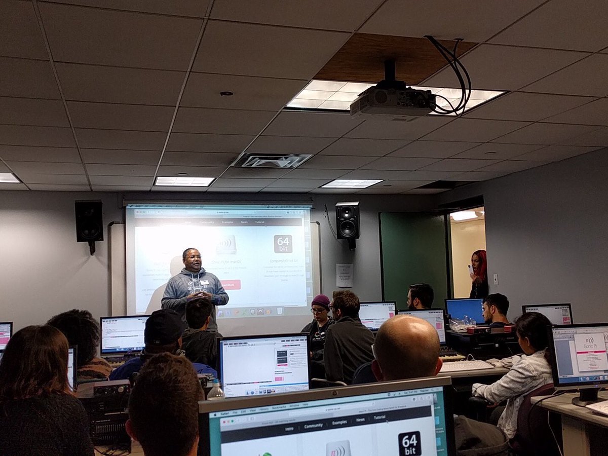 TonyDofat's tweet photo. Dope stuff #hackathon #HipHopHacks #LIUBrooklyn packed wall to wall 🙏🏽 https://t.co/9wUu81VxKr
