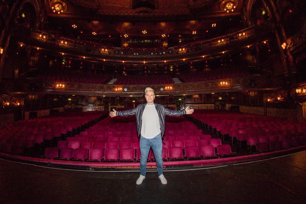 GaryBarlow's tweet image. Thank you for 3 amazing nights @thelondonpalladium while doing the working men’s clubs as a teenager I dreamed of doing this historic venue one day. Hope we can do it again some day #gbsolo2018