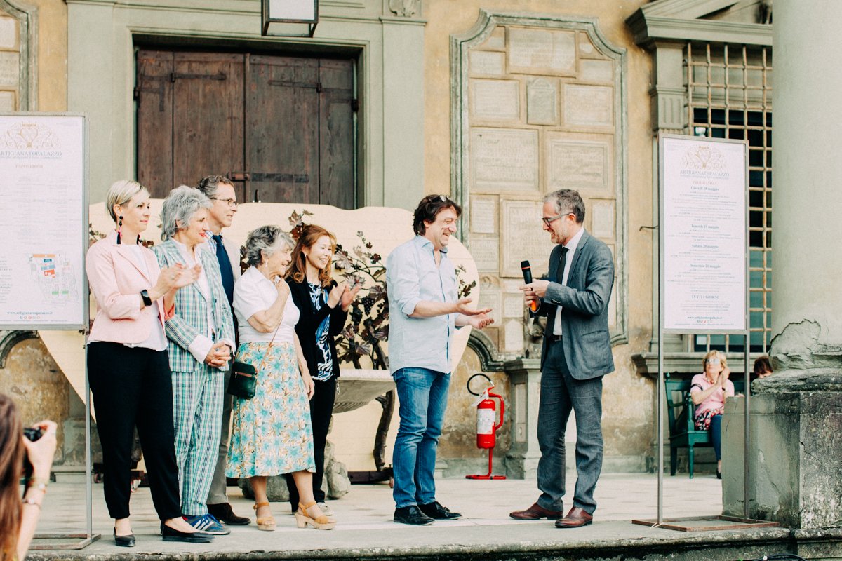 MostraAeP's tweet photo. Come lo scorso anno, e come ogni anno, la domenica ad #ARTIGIANATOEPALAZZO scaccia la malinconia della fine della Mostra con la Premiazione finale. Vi aspettiamo alle 19.00 per l'assegnazione del #PremioPerseo - #BancaCrFirenze e del #PremioSource! @sourcefirenze https://t.co/w8Vj6sdopZ