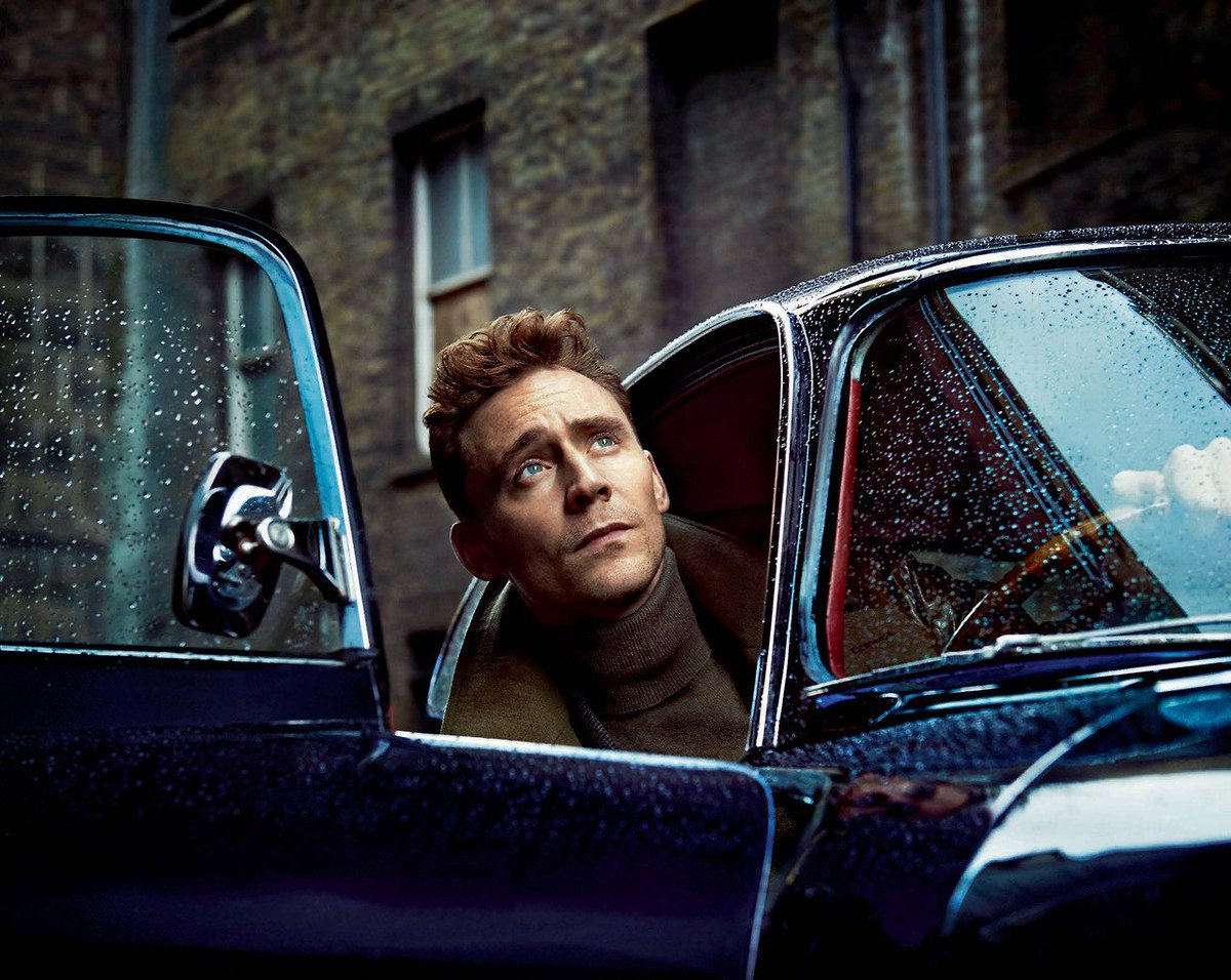 wintertsoldier's tweet photo. HOW IS HE REAL https://t.co/kSepvphUK9