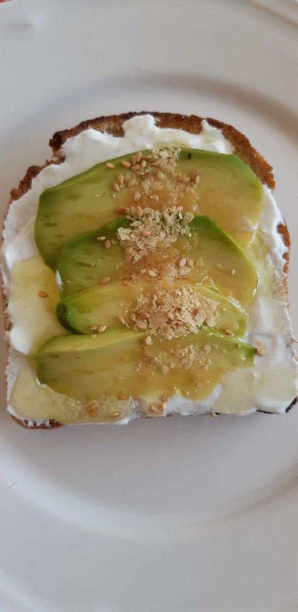 conesedesalud's tweet photo. desayuno de domingo... La mami ha preparafo los ingredientes... maria ha puesto la magia y el papi la musica..
#familythree #mariaenlacocina https://t.co/OaHS6YPwRA