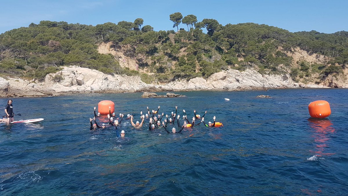 RadikalSwim's tweet photo. Ja tenim el grup 9 a l'aigua! A gaudir de la travessa i d'aquest dia! #4calesdecalella #RadikalSwim #customsailing https://t.co/useK35CMFI