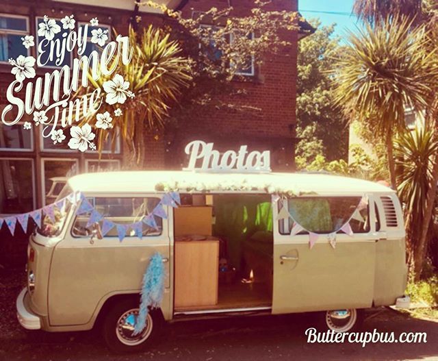 ButtercupBus's tweet photo. Street party fun with one of our pretty pastel Campervan photobooths!
#streetparty #bbqparty #campervanphotobooth #surreyphotobooth #outdoorphotobooth #buttercubus #eventservices #eventplanning #eventplanner #evententertainment #retroexperience #keepingi… https://t.co/HXjkMvOr6J https://t.co/QRhTYJYTex