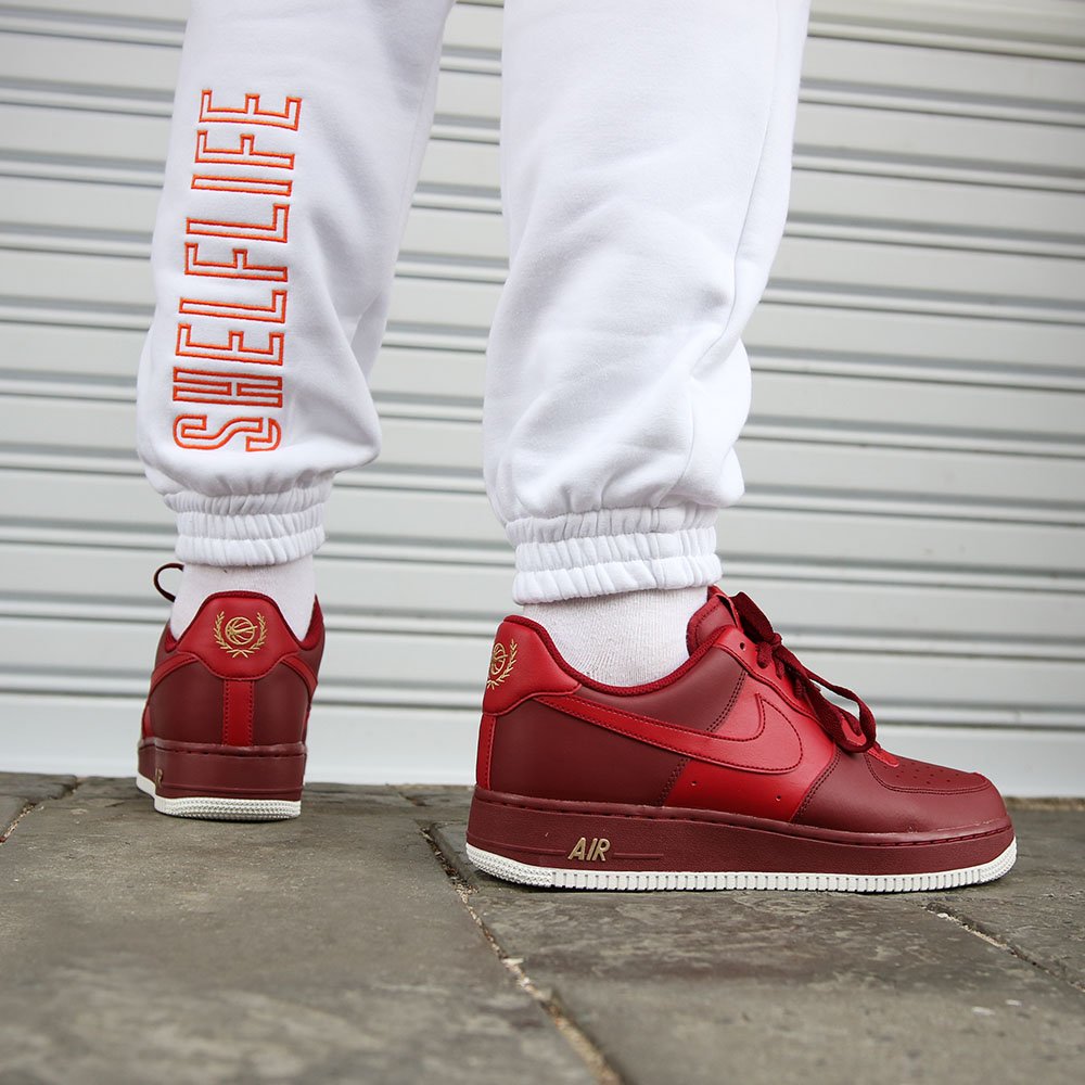 nike air force 1 leaf crest