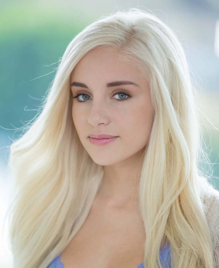 Naomi Woods S Instagram Twitter And Facebook On Idcrawl