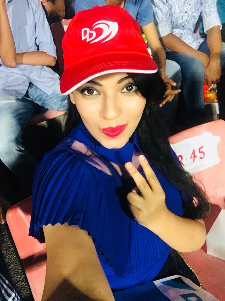 fashionistaTS's tweet photo. @StarSportsIndia #VIVOPerfectFan Delhi Daredevils
#DDFan 

#VIVOIPL #PerfectFan

#DilDilli     #Dhadkega

Cheering for my Home Team! 💃🔊
VICTORY for DD 📢😍 https://t.co/miw6kHYUe9