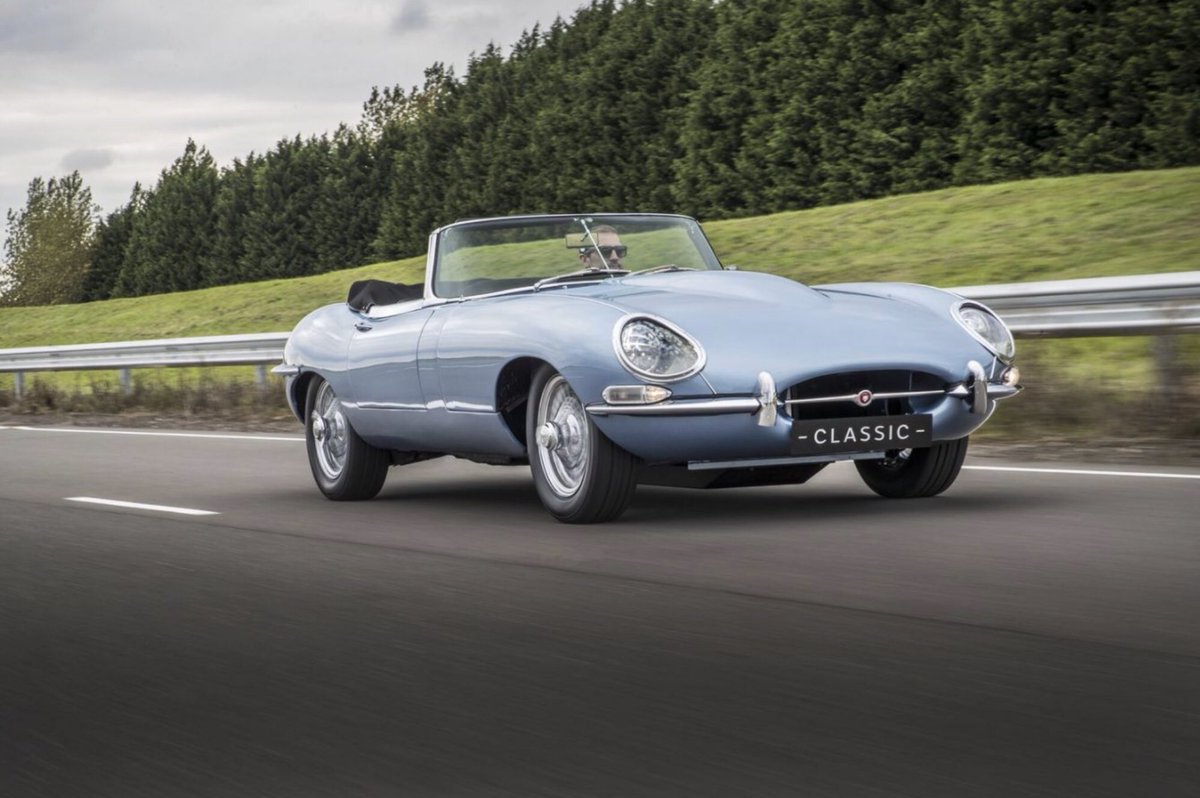 pe__ache's tweet photo. Jaguar a reconverti la mythique Type E en modèle électrique. #HarryMeghan l’ont présenté au monde entier 😍 Avec 300 ch, la Jaguar Type-E Zero est plus rapide que la Type-E d’origine.
#RoyalWedding #Jaguar #TypeE @steffcansell #TypeEzero @almokeur https://t.co/UB3duprhdj