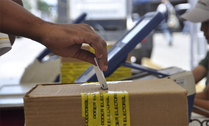 SENIAT_Oficial's tweet photo. #FelizDomingo Pueblo venezolano, hoy hagamos valer nuestro derecho al voto. Estamos convocados a  #VotarPorVenezuela garantizando la firme vocación democrática de nuestro pueblo. #SeniatVotaPorLaPatria https://t.co/QNbhnUYHEY