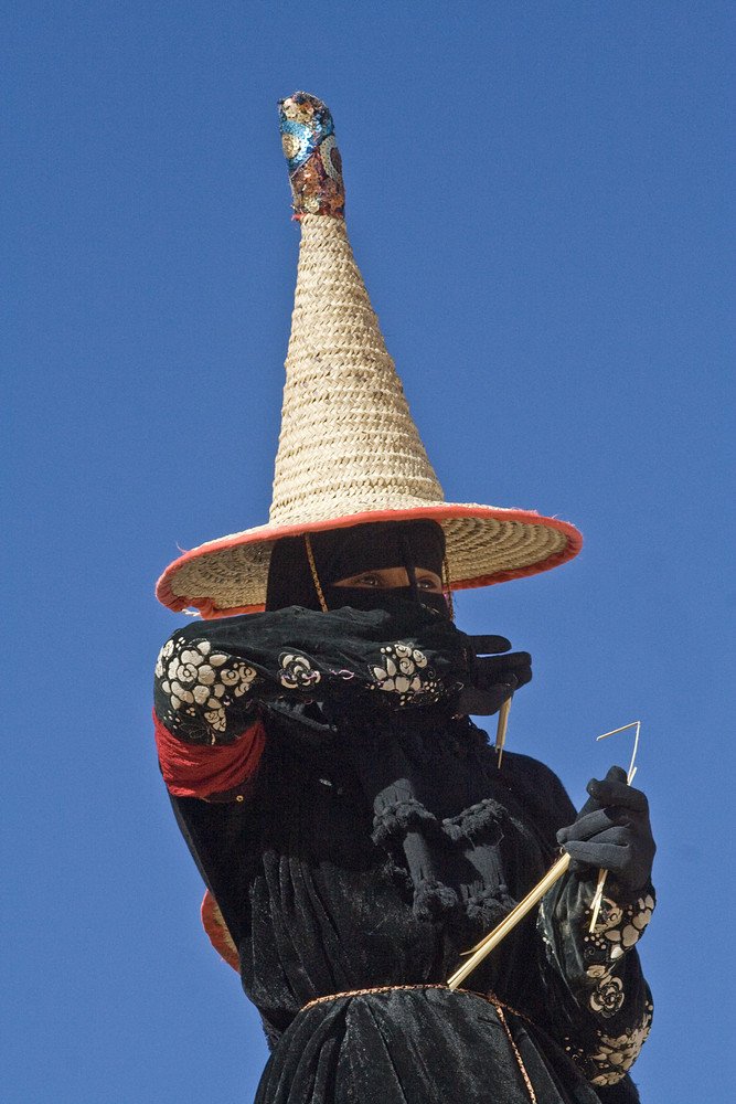Soniasuponia's tweet image. The madhalla is a traditional hat used in Yemen worn by Hadhramaut female herders and field workers. The hats have a wide circular brim and a peaked top to keep them cool. They have been noted to resemble witch hats.