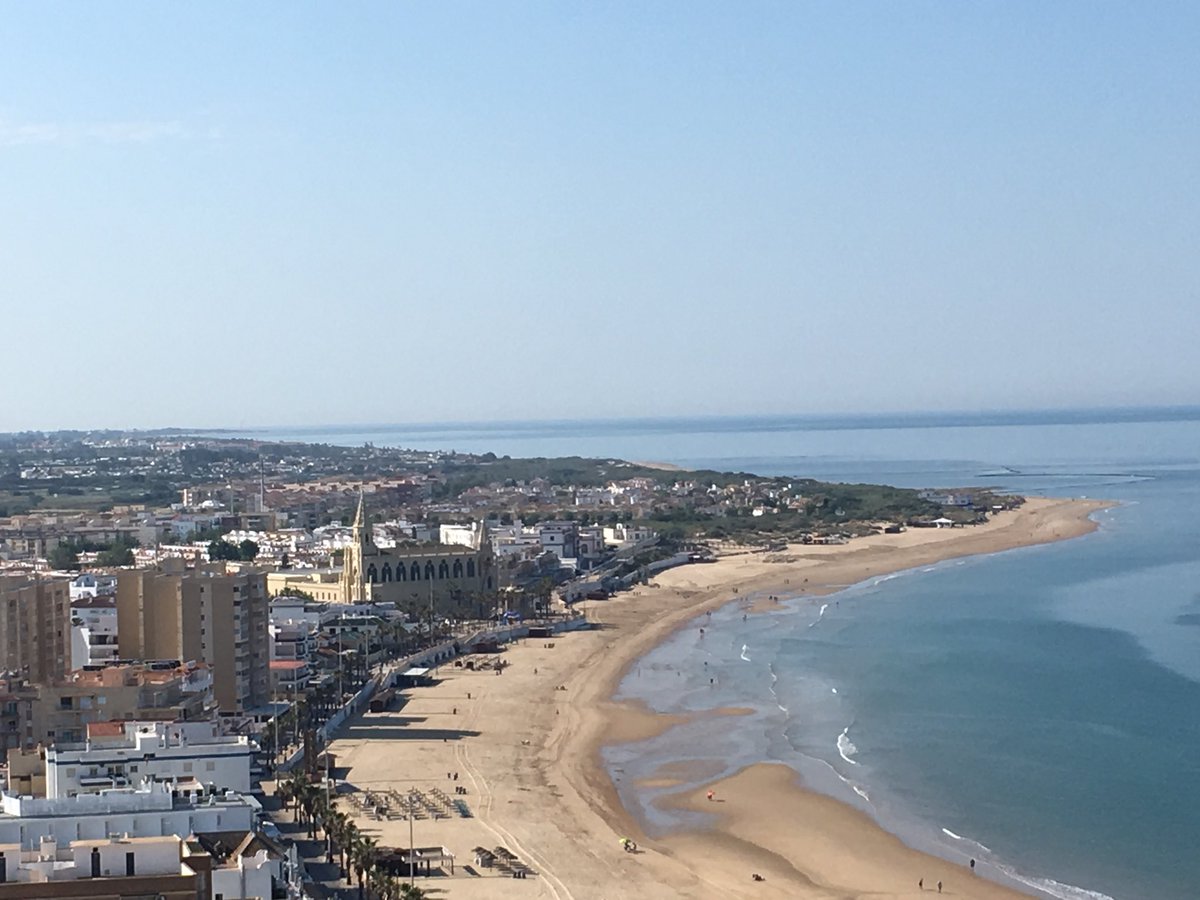 mimochilamepesa's tweet photo. Vistas desde el Faro de Chipiona magnifica en el #ChipionaNatural #turismoresponsable @aytochipiona @TurismoChipiona @ValdesBikes @ACITURChipiona https://t.co/HPbWonF0vz