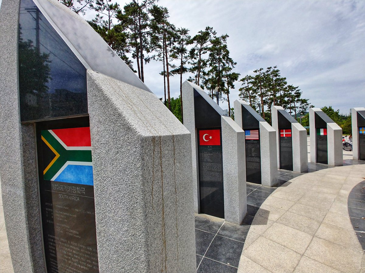 UlrichJvV's tweet photo. I'm visiting United Nations Peace Park in Busan and came across the list of South Africans who fought and lost their lives in the Korean War when North Korea invaded South Korea 1950-1953. South Africa was the UN force that dispatched an airforce unit. #AfDBAM2018 https://t.co/GboxUWLxw7