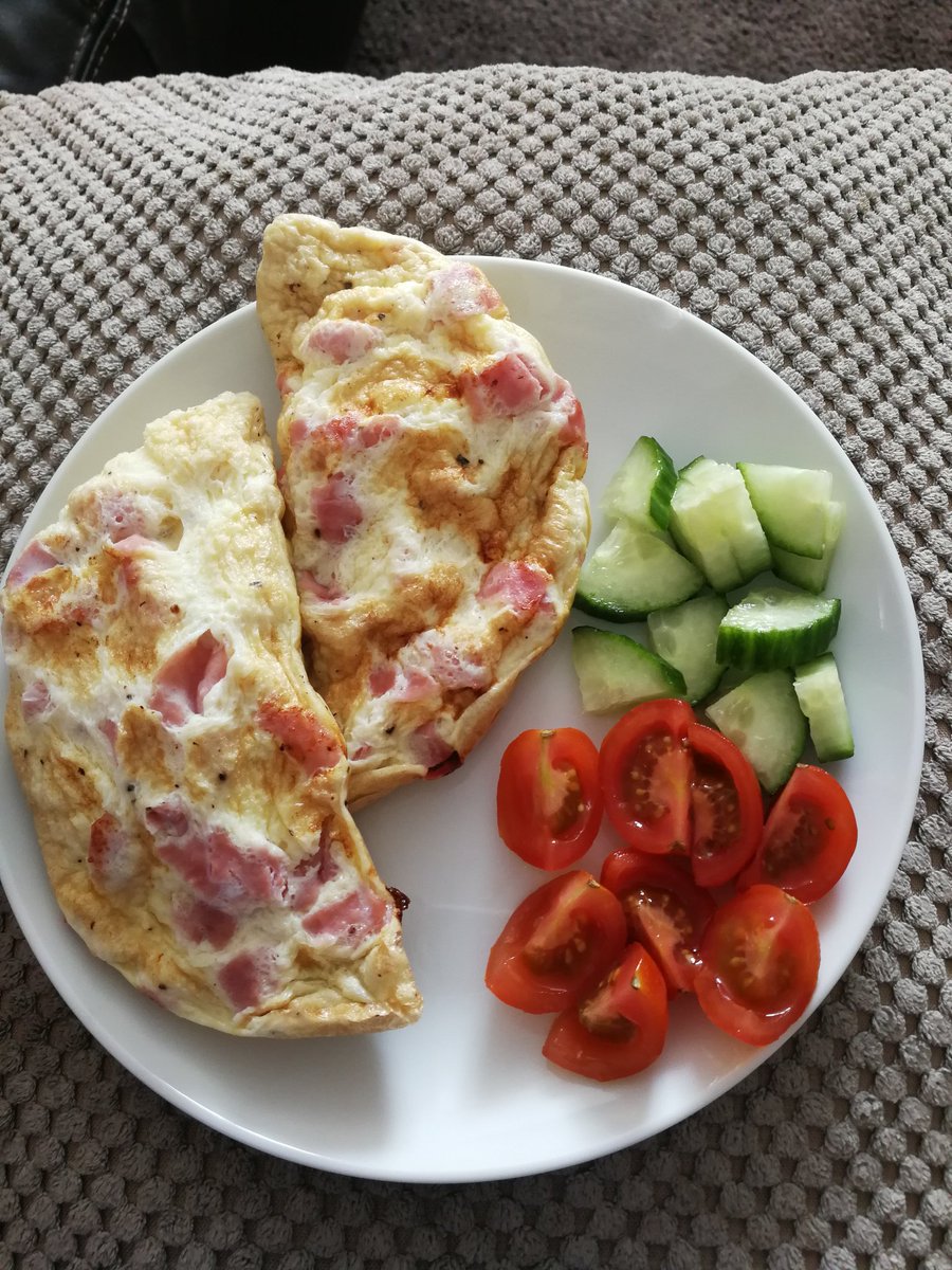 Working out and healthy eating isn't all about loosing weight it's about feeling good.
Just cos the scales dont show a different you will be loosing inches 💪🏼 #fitness #healthylifestyle