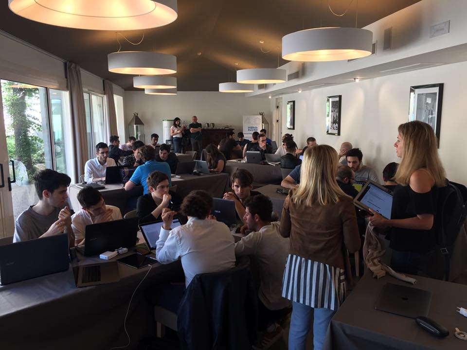 VarGroup's tweet photo. La #ConventionVar è alla porte, ma noi siamo già attivi con la IV edizione dell'#HackathonVarGroup.
I giovani talenti dovranno sviluppare un progetto #innovativo basato su #mobility e #collaboration che risponda alle esigenze di un’azienda. #StayTuned https://t.co/KQCi7hp7nE