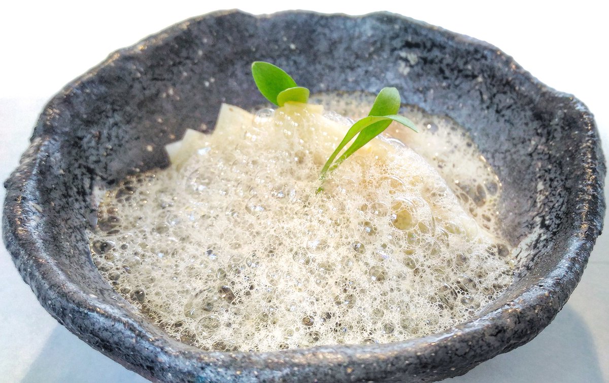 Hasta hoy puedes degustar la propuesta de #gastromia en Tastvm Vilà-Seca basada en productos y #vino de la zona. Podrás disfrutar de platos como este #ravioli de pato con espuma de naranja y #campari