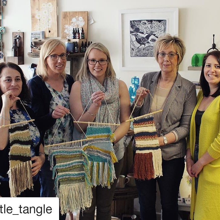 craftroomni's tweet image. Another great #learntoweave workshop with #littletangle!😊👌
@ArdsArts @CraftNI #thecraftroomcomber #learnanewskill