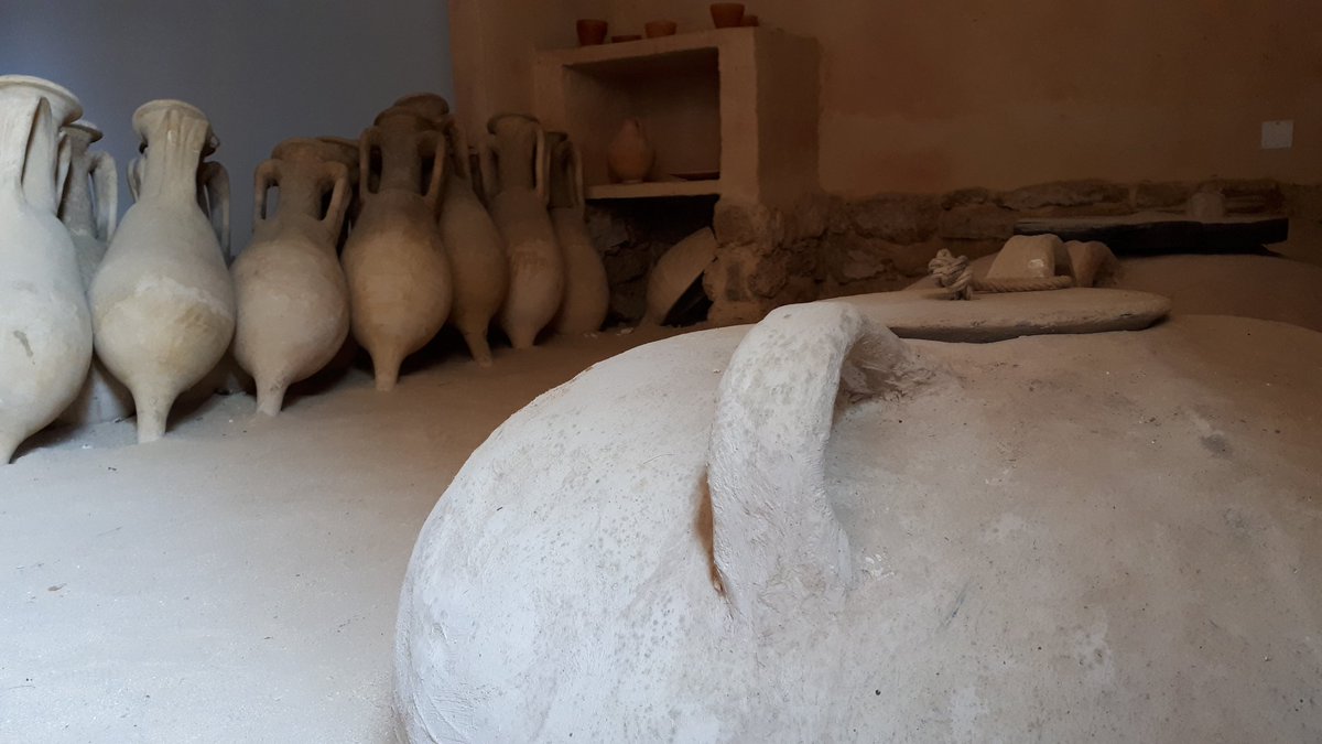 FoodTravelTL's tweet photo. Visitamos la Cooperativa Católico Agrícola para conocer el #MuseodelMoscatel🍷🥂 #ChipionaNatural @TurismoChipiona https://t.co/uuCUMJvAmf