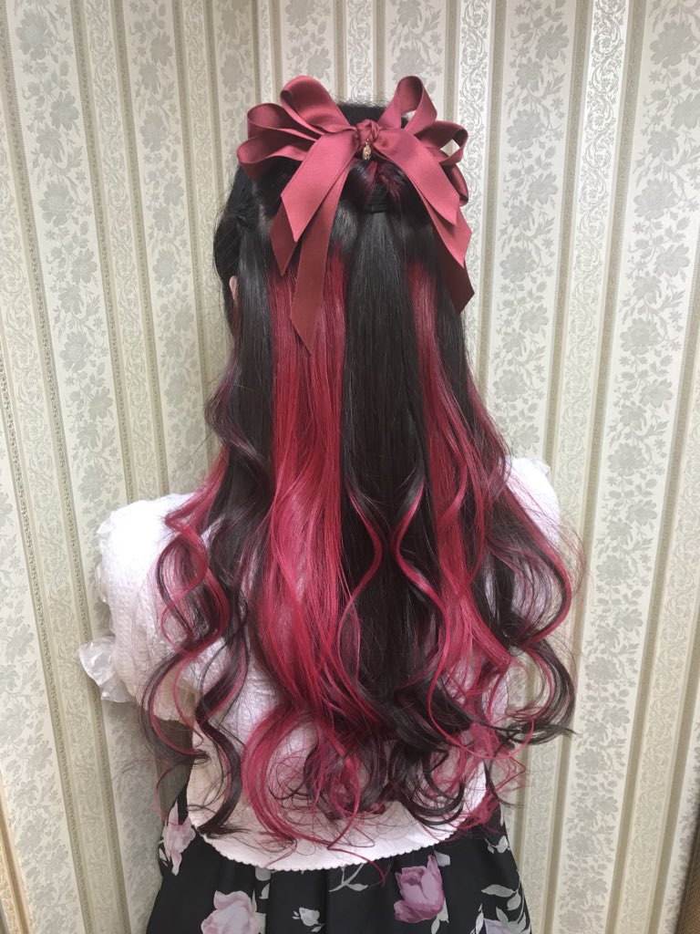 O Xrhsths シャンテグラム Sto Twitter ヘアスタイル紹介 黒髪ロングヘアー レッドインナーカラー 大きな赤いリボンアクセサリーで乙女なハーフアップヘアアレンジ