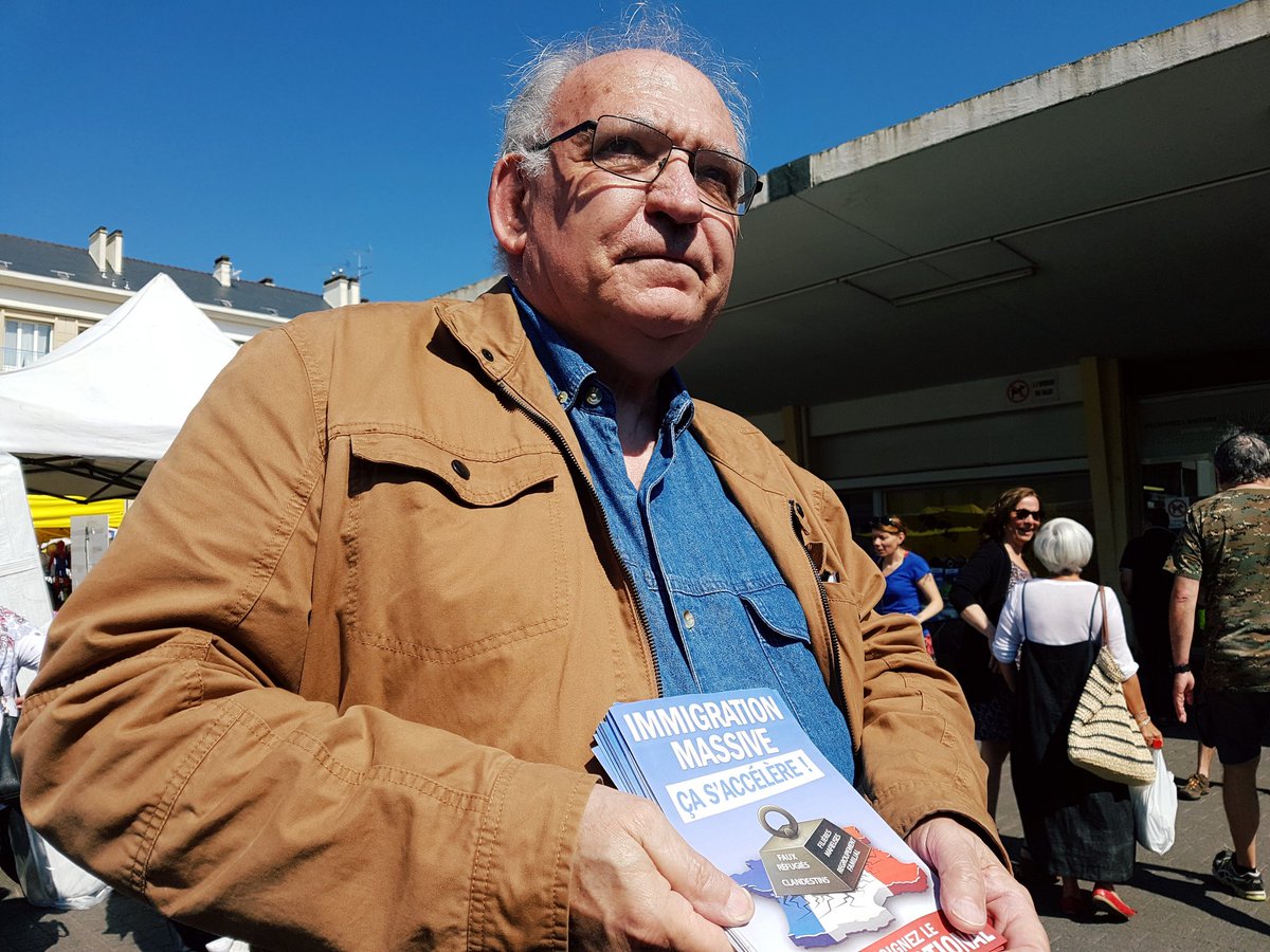 GauthierBouchet's tweet photo. Ce dimanche matin, aux Halles de Saint-Nazaire. Au service du #peuple !
#FN44 #SNBM https://t.co/eZnVlSSejX